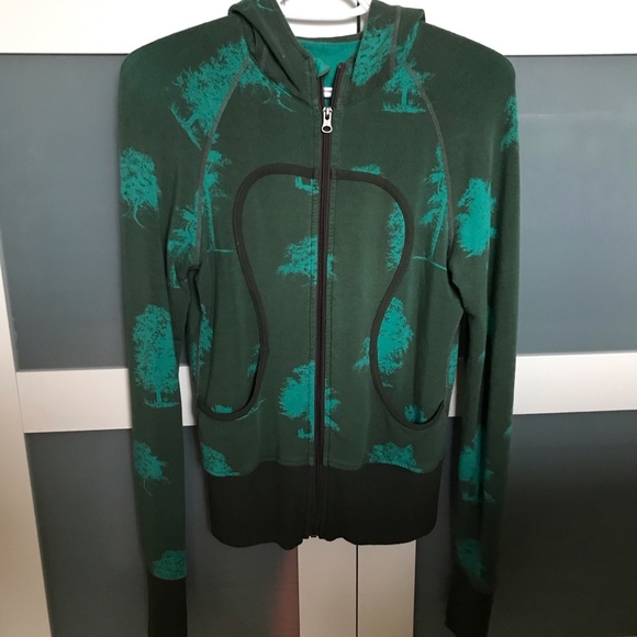 lululemon athletica Tops - Lululemon light weight scuba tree hoodie